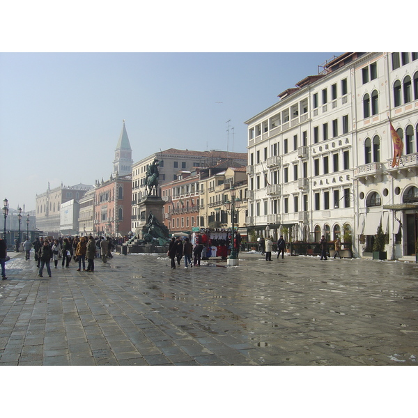 Picture Italy Venice 2005-03 99 - Discovery Venice