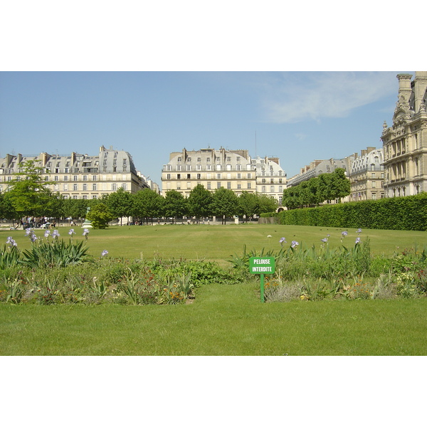 Picture France Paris Garden of Tuileries 2007-05 110 - Center Garden of Tuileries