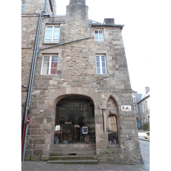 Picture France Dinan 2010-04 22 - Tour Dinan