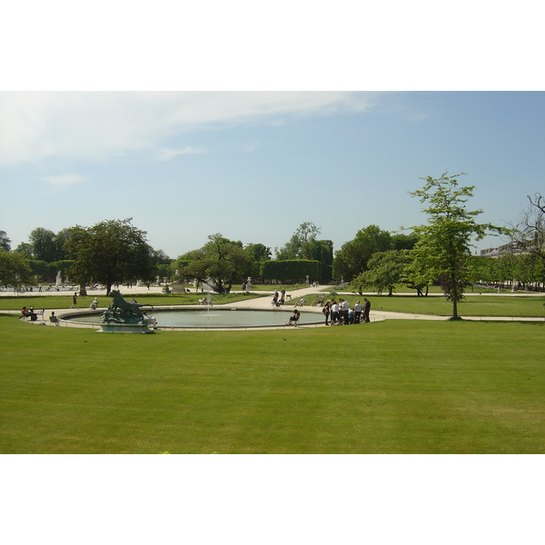 Picture France Paris Garden of Tuileries 2007-05 226 - Center Garden of Tuileries