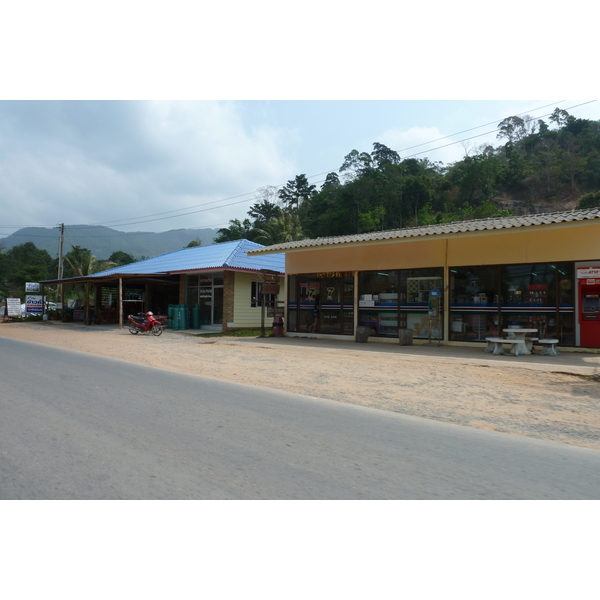 Picture Thailand Ko Chang Island road 2011-02 38 - History Island road