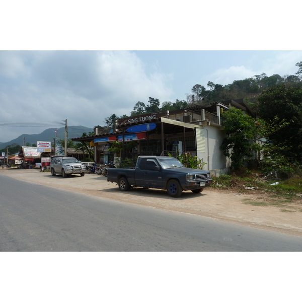 Picture Thailand Ko Chang Island road 2011-02 43 - Discovery Island road