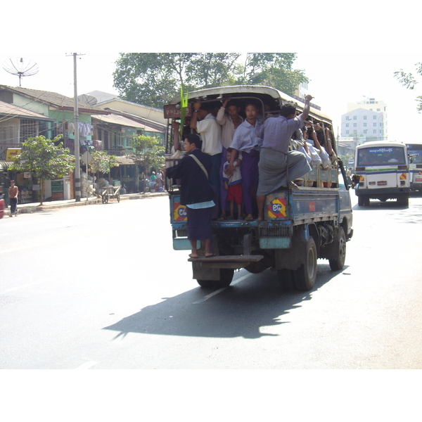 Picture Myanmar Yangon 2005-01 127 - Journey Yangon