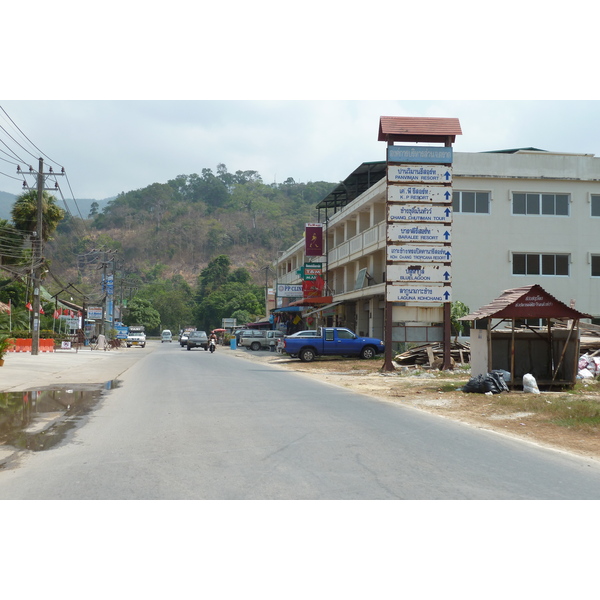 Picture Thailand Ko Chang Island road 2011-02 63 - Discovery Island road