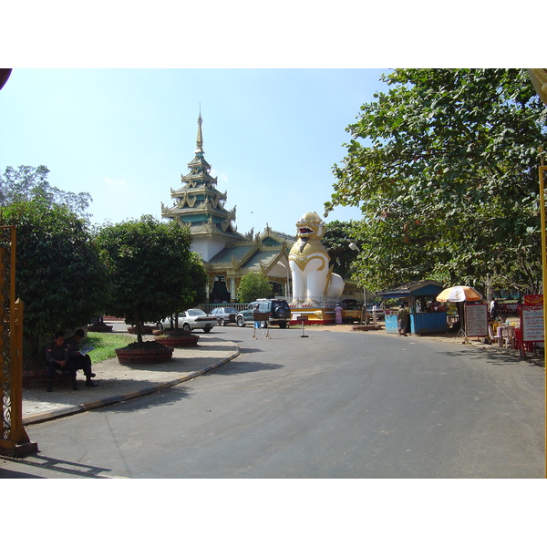 Picture Myanmar Yangon 2005-01 91 - Tours Yangon