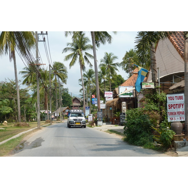 Picture Thailand Ko Chang Island road 2011-02 25 - Discovery Island road