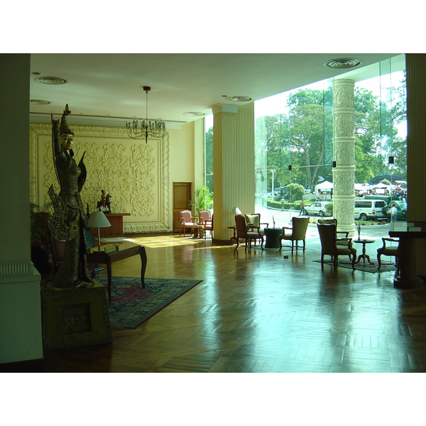 Picture Myanmar Yangon Dusit Inya Lake Hotel 2005-01 19 - Journey Dusit Inya Lake Hotel