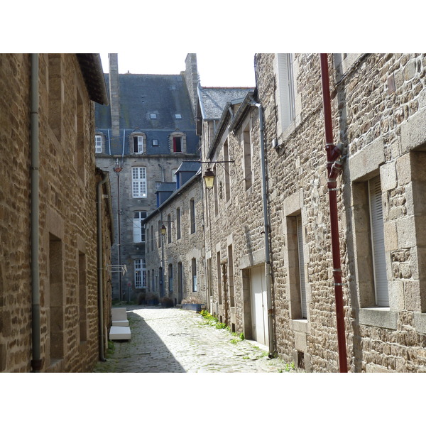 Picture France Dinan 2010-04 7 - Tour Dinan