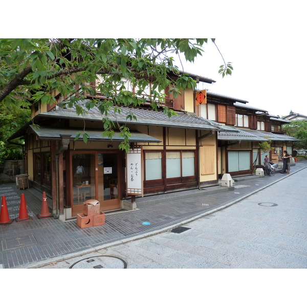 Picture Japan Kyoto Ninenzaka 2010-06 88 - Center Ninenzaka