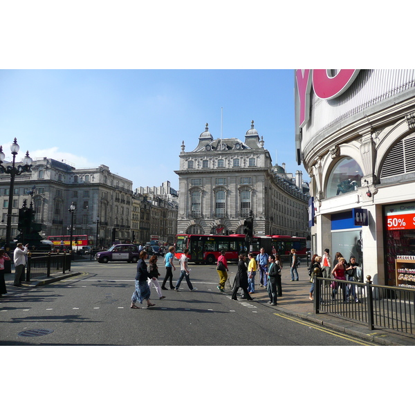 Picture United Kingdom London Shaftesbury Avenue 2007-09 27 - Discovery Shaftesbury Avenue