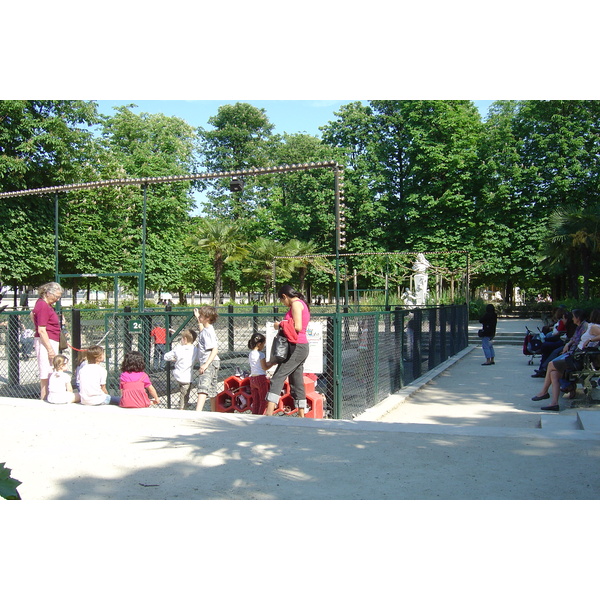 Picture France Paris Garden of Tuileries 2007-05 18 - Discovery Garden of Tuileries