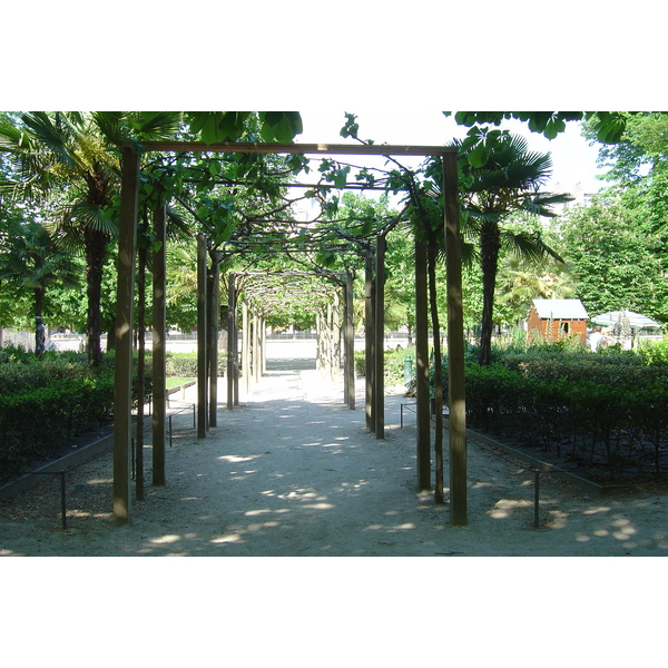 Picture France Paris Garden of Tuileries 2007-05 34 - History Garden of Tuileries