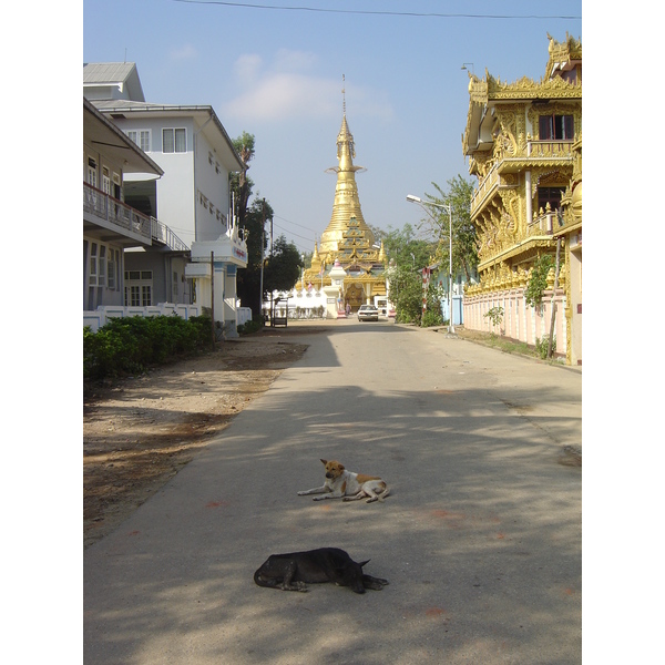 Picture Myanmar Yangon 2005-01 67 - Journey Yangon