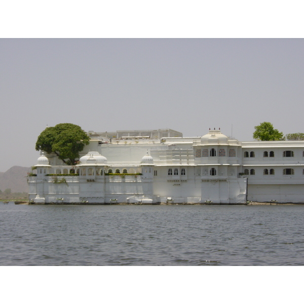 Picture India Udaipur Lake Palace Hotel 2003-05 51 - Around Lake Palace Hotel