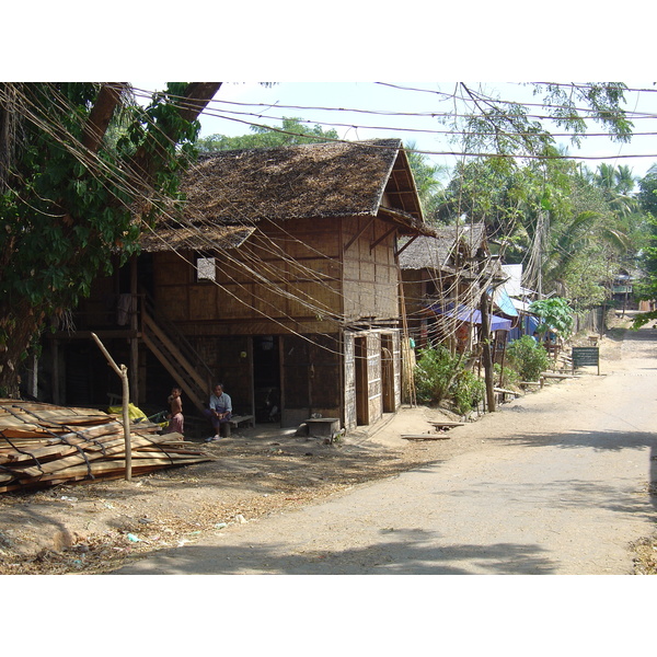 Picture Myanmar Myeik (Mergui) 2005-01 113 - Discovery Myeik (Mergui)