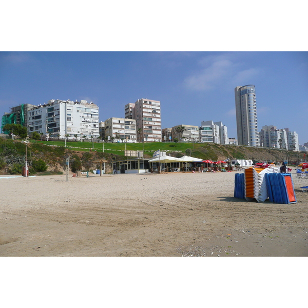 Picture Israel Bat Yam Beach 2007-06 23 - Center Bat Yam Beach