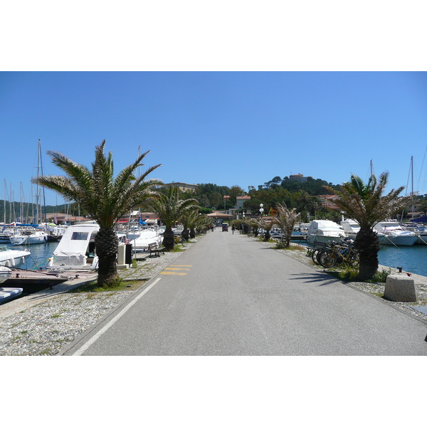 Picture France Porquerolles Island Porquerolles harbour 2008-05 15 - Discovery Porquerolles harbour