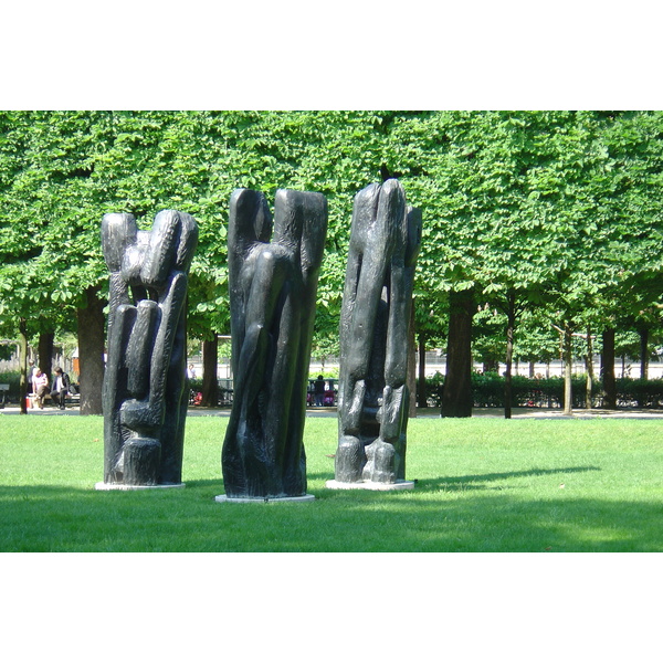 Picture France Paris Garden of Tuileries 2007-05 332 - Center Garden of Tuileries