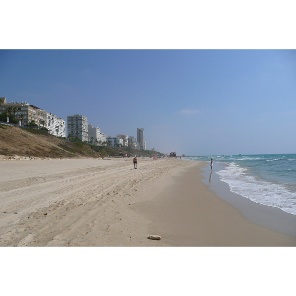 Picture Israel Bat Yam Beach 2007-06 18 - Discovery Bat Yam Beach