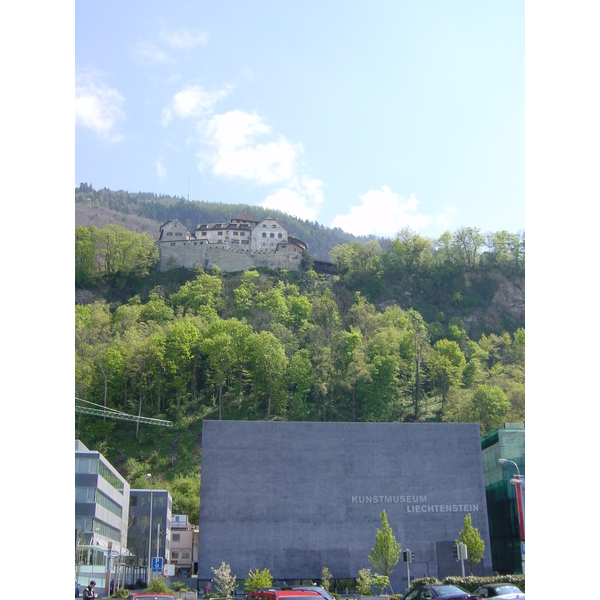 Picture Liechstenstein Vaduz 2002-04 4 - Tour Vaduz