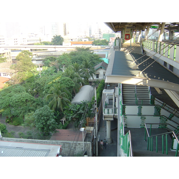 Picture Thailand Bangkok Sky Train 2004-12 12 - Discovery Sky Train