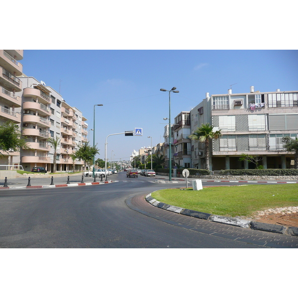 Picture Israel Bat Yam 2007-06 61 - Center Bat Yam