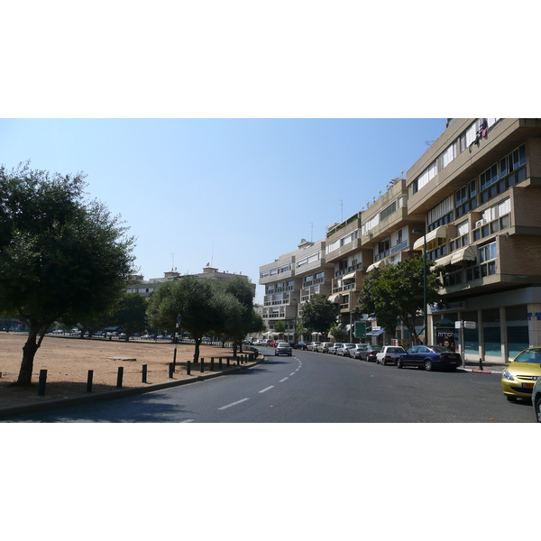 Picture Israel Tel Aviv Kikar Hamedina 2007-06 11 - Around Kikar Hamedina