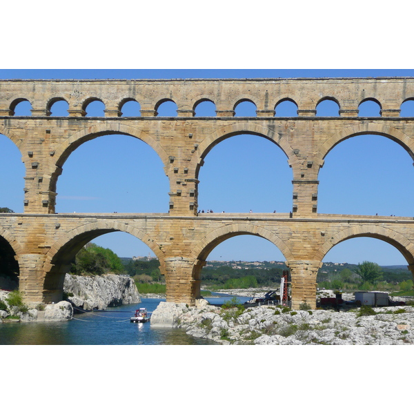 Picture France Pont du Gard 2008-04 72 - Center Pont du Gard