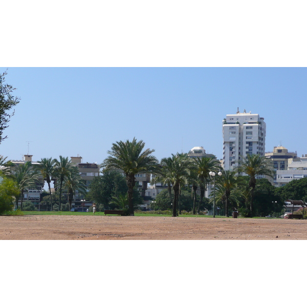 Picture Israel Tel Aviv Kikar Hamedina 2007-06 31 - Around Kikar Hamedina