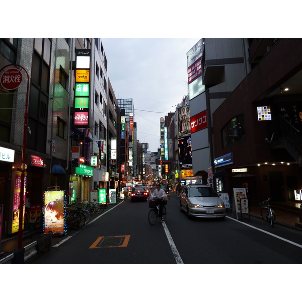 Picture Japan Tokyo Shinjuku 2010-06 31 - Discovery Shinjuku