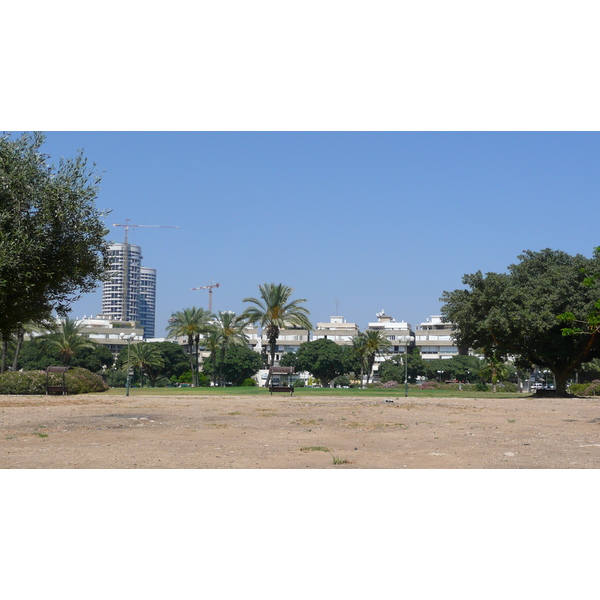 Picture Israel Tel Aviv Kikar Hamedina 2007-06 27 - Tour Kikar Hamedina