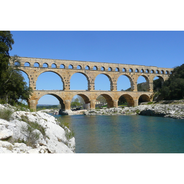 Picture France Pont du Gard 2008-04 22 - Tours Pont du Gard