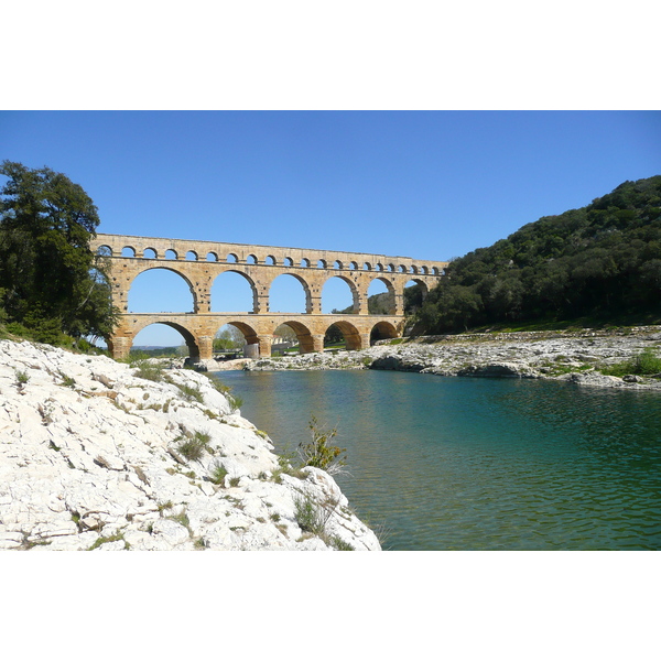 Picture France Pont du Gard 2008-04 19 - Center Pont du Gard