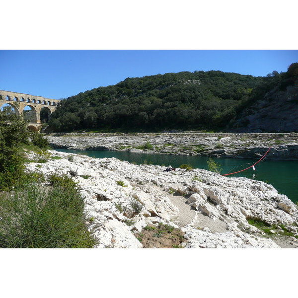 Picture France Pont du Gard 2008-04 15 - Center Pont du Gard