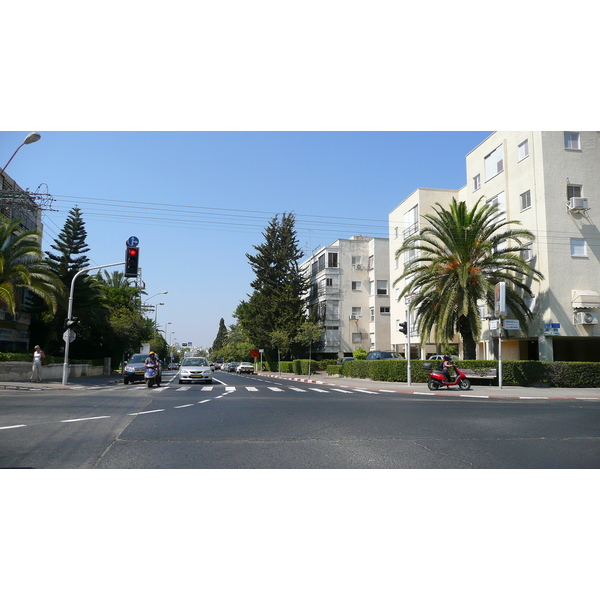 Picture Israel Tel Aviv Jabotinsky Street 2007-06 22 - Discovery Jabotinsky Street