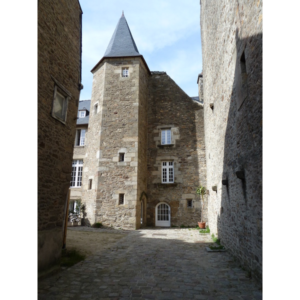 Picture France Dinan 2010-04 50 - Tour Dinan