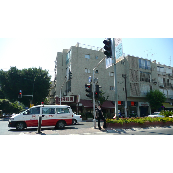 Picture Israel Tel Aviv Ibn Gvirol Street 2007-06 7 - Tour Ibn Gvirol Street