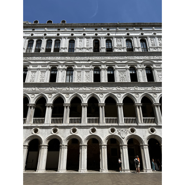 Picture Italy Venice Doge's Palace (Palazzo Ducale) 2022-05 41 - Recreation Doge's Palace (Palazzo Ducale)