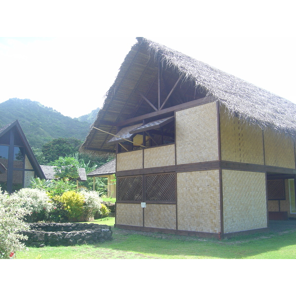 Picture Polynesia Marquises 2006-04 26 - Tours Marquises