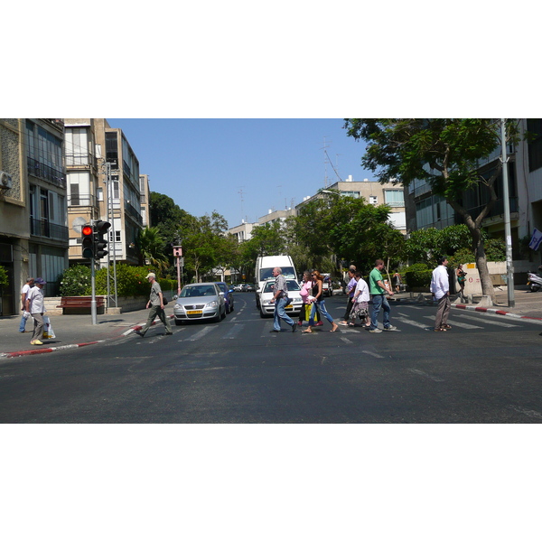 Picture Israel Tel Aviv Ibn Gvirol Street 2007-06 19 - Recreation Ibn Gvirol Street