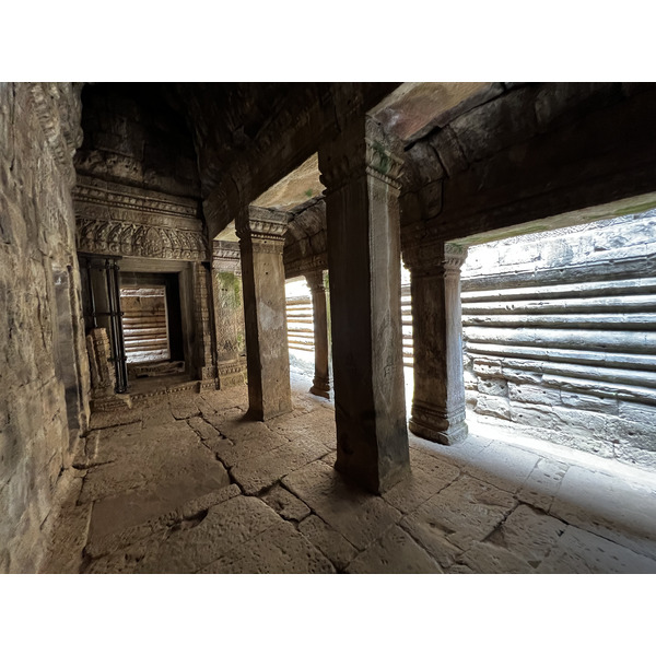 Picture Cambodia Siem Reap Bayon 2023-01 34 - Journey Bayon