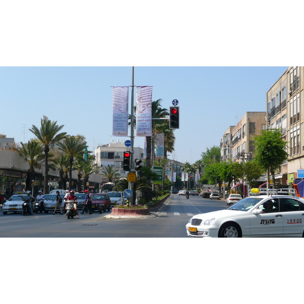 Picture Israel Tel Aviv Ibn Gvirol Street 2007-06 60 - Tour Ibn Gvirol Street