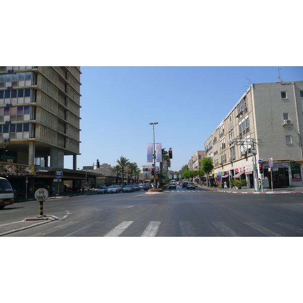 Picture Israel Tel Aviv Ibn Gvirol Street 2007-06 21 - History Ibn Gvirol Street