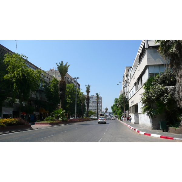 Picture Israel Tel Aviv Ibn Gvirol Street 2007-06 45 - Around Ibn Gvirol Street