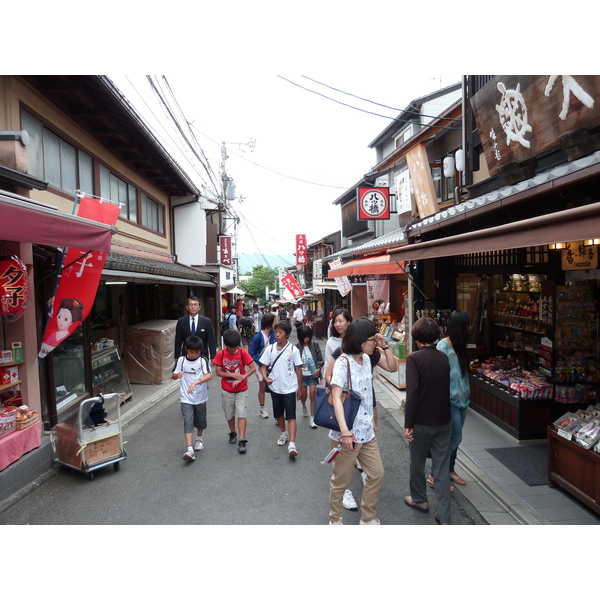 Picture Japan Kyoto Kiyomisuzaka 2010-06 2 - Center Kiyomisuzaka