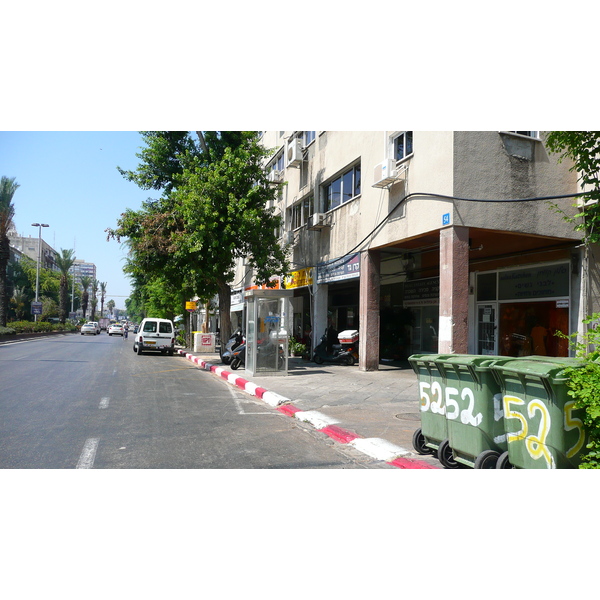 Picture Israel Tel Aviv Ibn Gvirol Street 2007-06 47 - Tours Ibn Gvirol Street