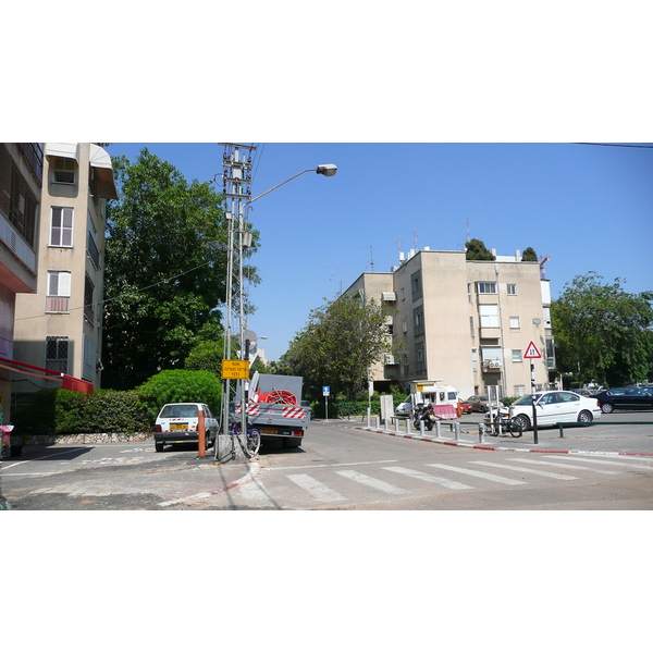 Picture Israel Tel Aviv Ibn Gvirol Street 2007-06 52 - Tour Ibn Gvirol Street