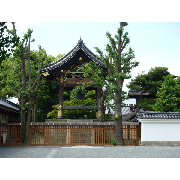 Picture Japan Kyoto Nishi Honganji Temple 2010-06 17 - Around Nishi Honganji Temple