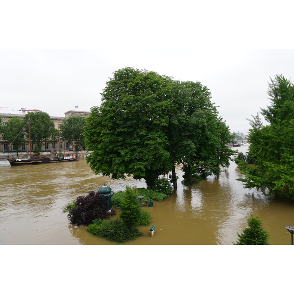 Picture France Paris Seine river 2016-06 52 - Tour Seine river