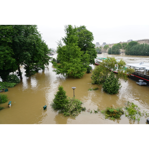 Picture France Paris Seine river 2016-06 61 - Around Seine river